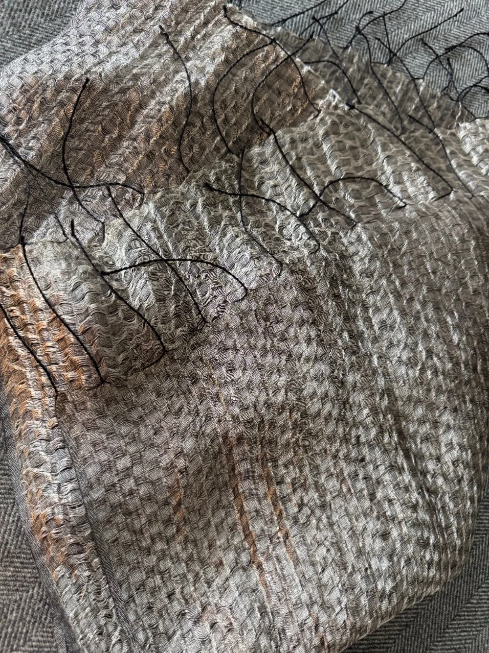 NWOT, ROOST, STUNNING ALCHEMY SCARF, LIGHTLY WOVEN PEWTER METALLIC W/FRINGE ENDS